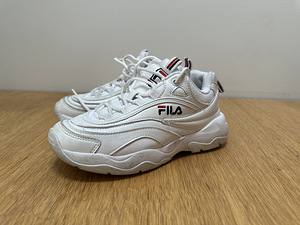 Fila (1 foto / 4)