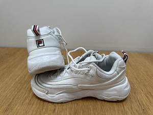 Fila (2 foto / 4)