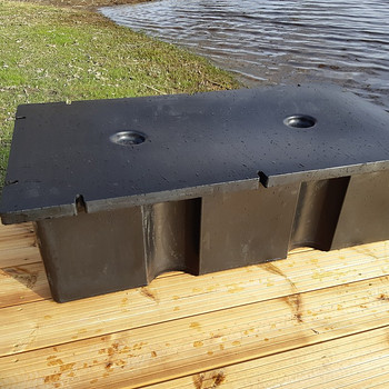Pontoonid, ujukid ujuvsildade ehituseks.