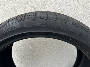 Rehvid R20 245 40 Pirelli M+S Lamell suverehvid R20 245 40 Pirelli M+S Lamell su... (4 foto / 5)