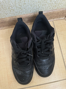 Кроссовки Nike (1 фото из 3)
