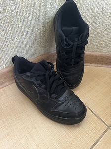 Кроссовки Nike (2 фото из 3)