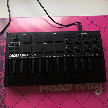 Akai Professional MPK Mini MIDI