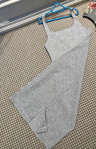 Платье Zara S; Платье Alexander McQueen S/M; Джинсовое платье Ichi S (3 фото из 9)