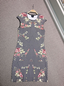Платье Zara S; Платье Alexander McQueen S/M; Джинсовое платье Ichi S (5 фото из 9)