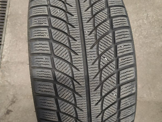 245/40 r18