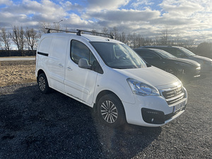Авто в аренду (3 фото из 6)