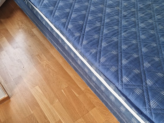 Кровать