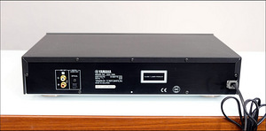 Yamaha CDX-496 CD-плеер черный (2 фото из 4)