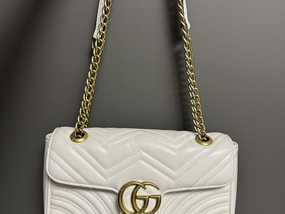 Сумка через плечо из белой кожи Gucci Marmont. Как новая!
