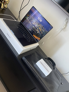 Apple MacBook 15-дюймовый, 256GB, черный (1 фото из 3)