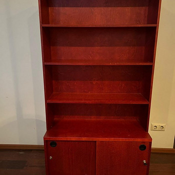 Müüa 3 riiulit (alumise kinnise osaga)