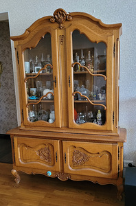 Буфет , витрина . Массив дуба. (1 фото из 2)