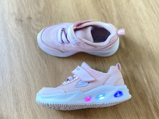 Sketchers, 24 suurus