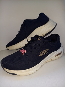 Skechers tossud 39 (2 foto / 2)