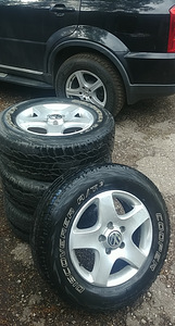 VW Tuareg, Audi Q7, SsangYong Rexton, Mercedes G Rattad (5 foto / 6)