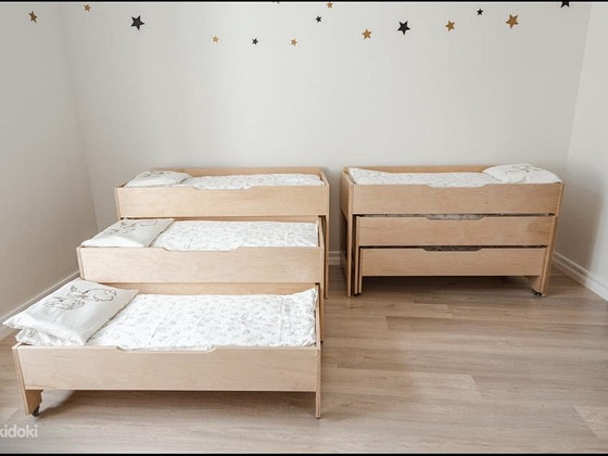 Трехместная кровать