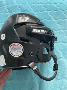 Новый детский хоккейный шлем Bauer (6 фото из 6)