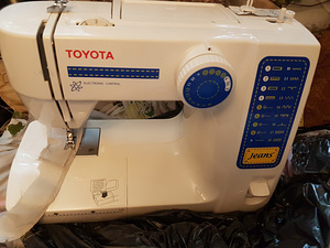 Швейная машина Toyota Model JFS18 RS Series. (1 фото из 5)