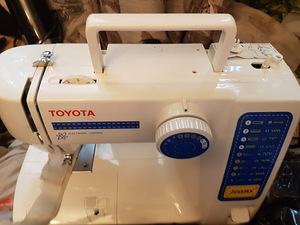 Швейная машина Toyota Model JFS18 RS Series. (2 фото из 5)