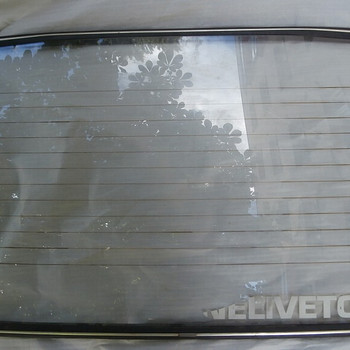 Заднее стекло Subaru Libero