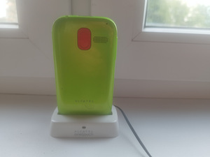 Телефон кнопочный Alcatel для пожилых (3 фото из 3)
