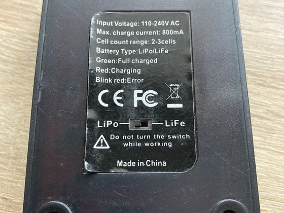 LiPo / LiFe 2s/3s balanseeriv laadija
