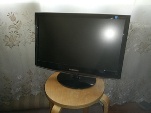 Монитор Samsung 19" HD (2 фото из 3)