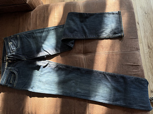 Teksad Calvin Klein Jeans, suurus 25, uued, lukk katki (1 foto / 2)