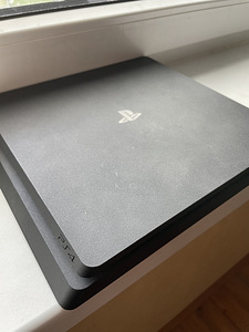 PlayStation 4 slim (1 фото из 1)