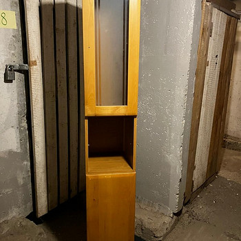 Шкаф 30х35х192+12 с ножками.