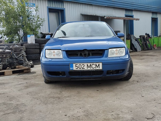 VW BORA, VARUOSAD