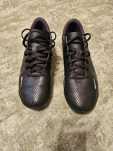 Laste jalgpallijalatsid Nike Mercurial (1 foto / 4)