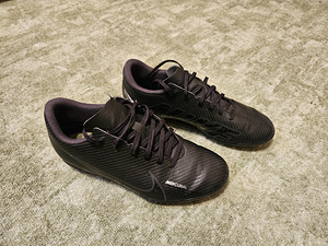 Laste jalgpallijalatsid Nike Mercurial (2 foto / 4)