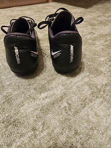 Laste jalgpallijalatsid Nike Mercurial (4 foto / 4)