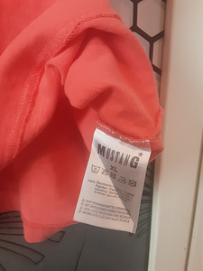 2 мужские футболки: Adidas, Mustang. Размер XL (6 фото из 6)
