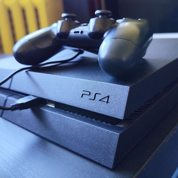 Playstation 4 1TB konsool ja pult NBA 2K21