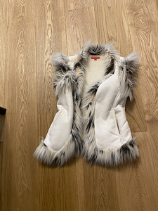 Karusnahast vest, naiste/ жилет женский меховой (1 фото из 3)