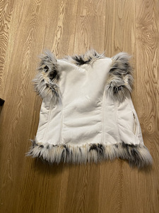 Karusnahast vest, naiste/ жилет женский меховой (3 фото из 3)