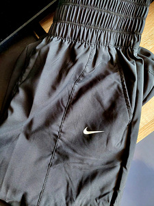 Штаны Nike (2 фото из 5)