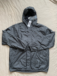 Мужская куртка New Balance, M , новая (1 фото из 7)
