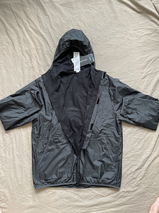 Мужская куртка New Balance, M , новая (2 фото из 7)