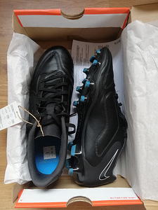 Jalgpallibutsid Nike Legend 9 Club, suurus 42,5 (27 cm.) (3 foto / 5)