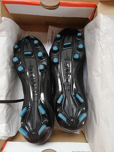 Jalgpallibutsid Nike Legend 9 Club, suurus 42,5 (27 cm.) (1 foto / 5)