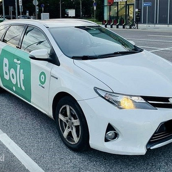 Авто-аренда такси - TOYOTA AURIS автомат. BOLT/ FORUS/ UBER