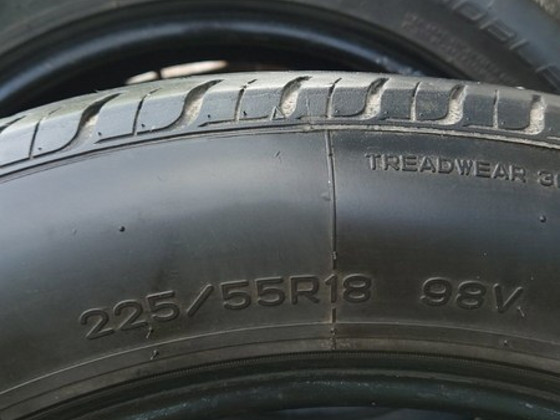 225/55R18