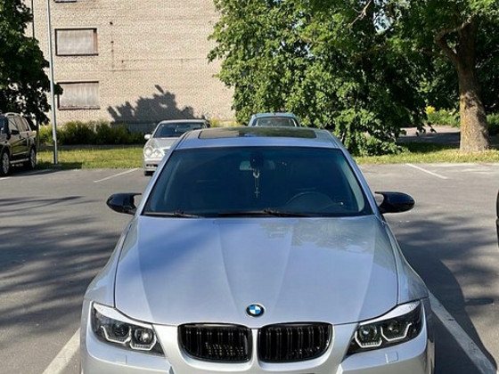 BMW E90 330XI