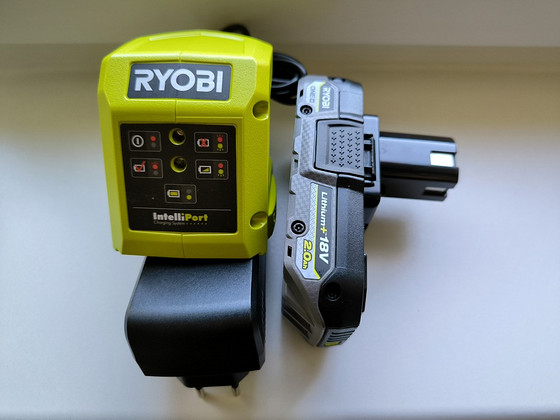 Garantiiga UUS AKU JA LAADIJA RYOBI 2ah 18 V