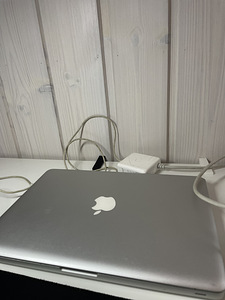 Продается Macbook Pro MID 2009 1TB 13 дюймов (5 фото из 5)