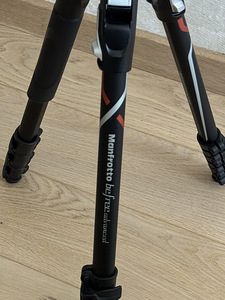 Manfrotto statiiv Befree Advanced MKBFRTA4BK-BH, must (2 foto / 3)